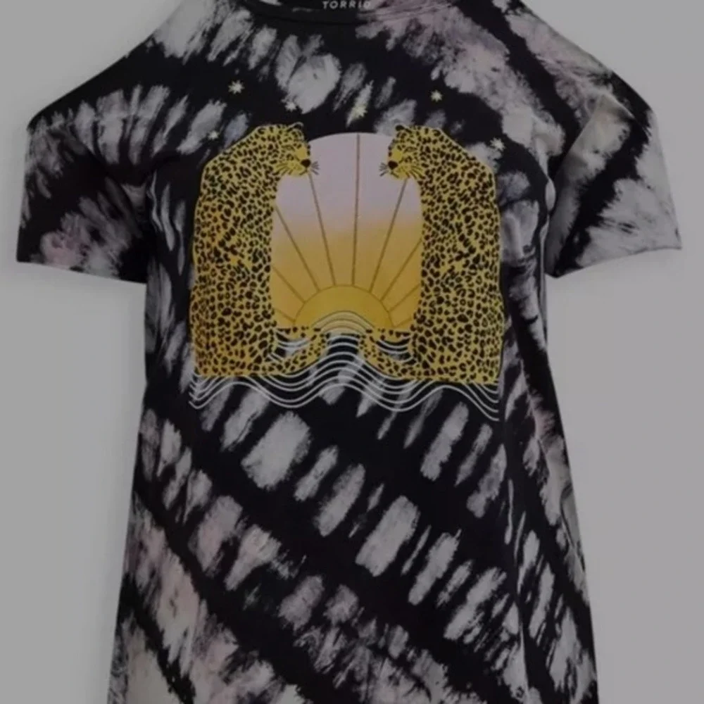 Torrid Cold-Shoulder Raw-Edge Tee in Cheetah Black Tie-Dye Size 1 Woman's XL - Picture 3 of 8
